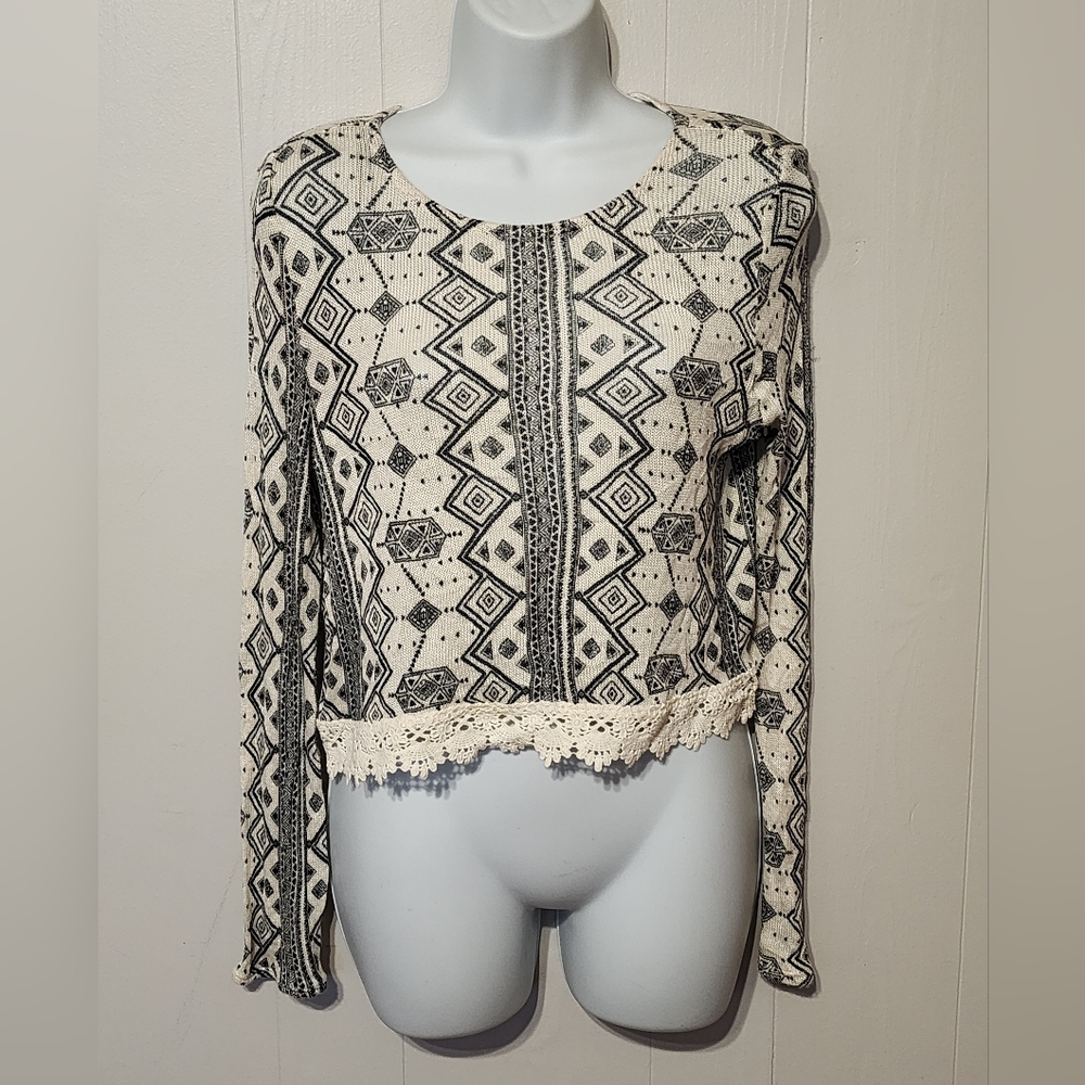 Divided H&M Sweater XS  Aztec Print Lightweight Crochet‎ Lace Bottom B15